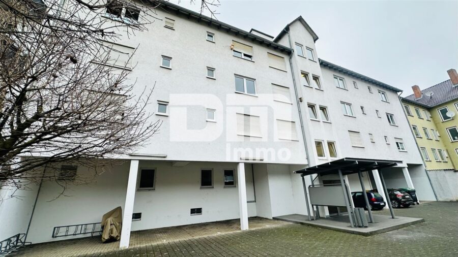 Kompaktes Einzimmerappartment im gepflegten Wohnkomplex in ruhiger Lage in Uninähe - Rückansicht Innenhof / Eingangsbereich